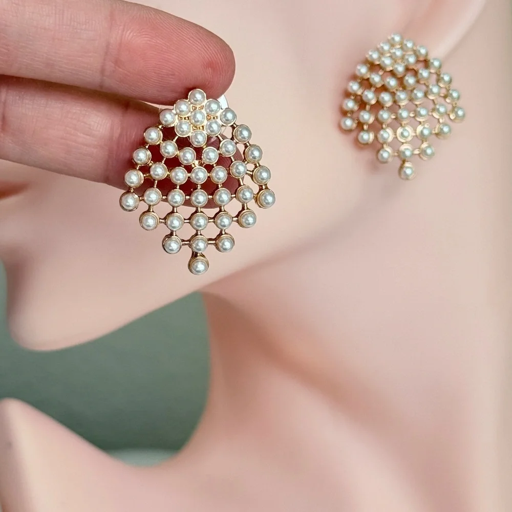 ⚜️Elegant Pearl Cluster Earrings
